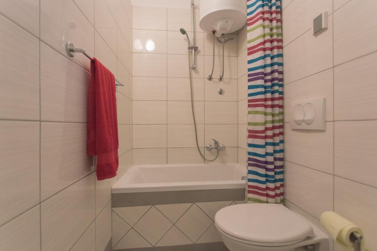 Kiwi Apartments Gornji Karin Luaran gambar