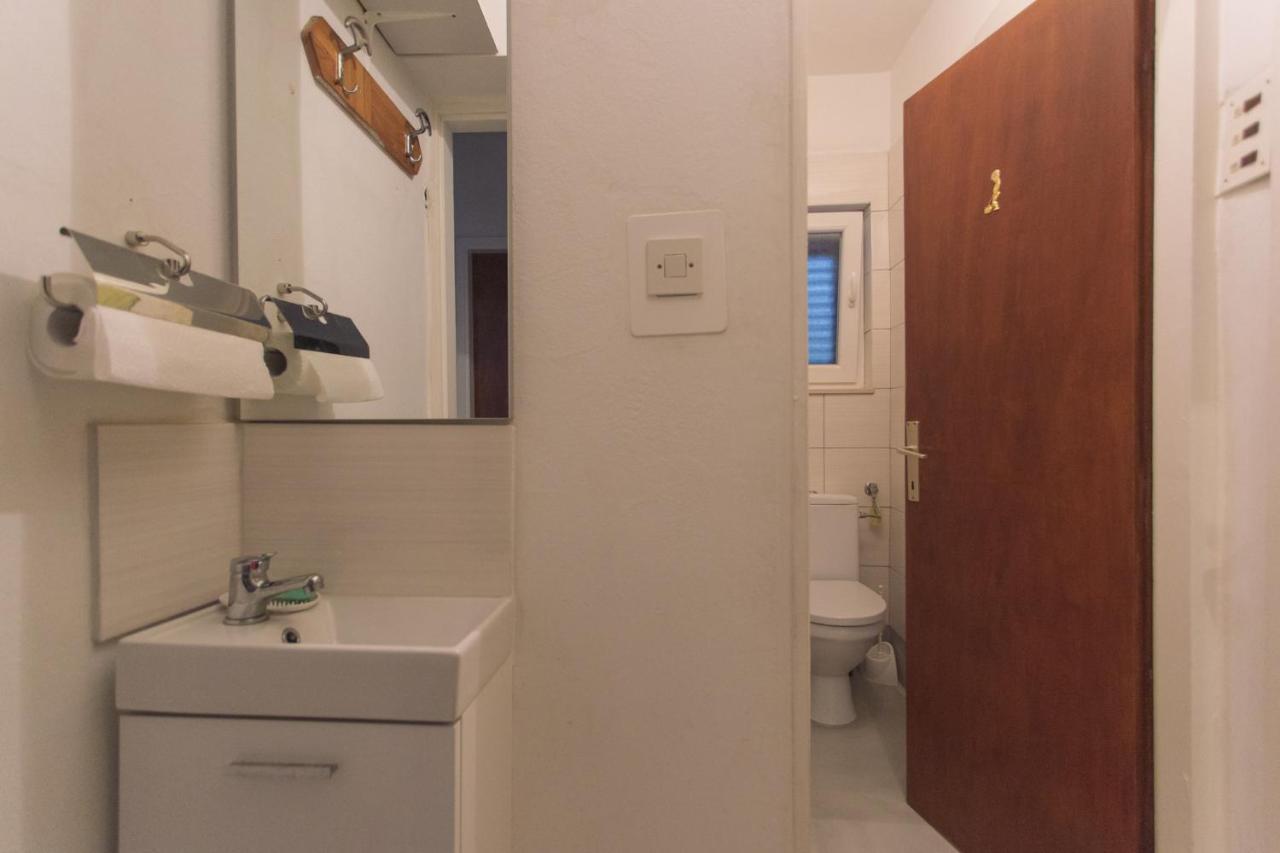 Kiwi Apartments Gornji Karin Luaran gambar