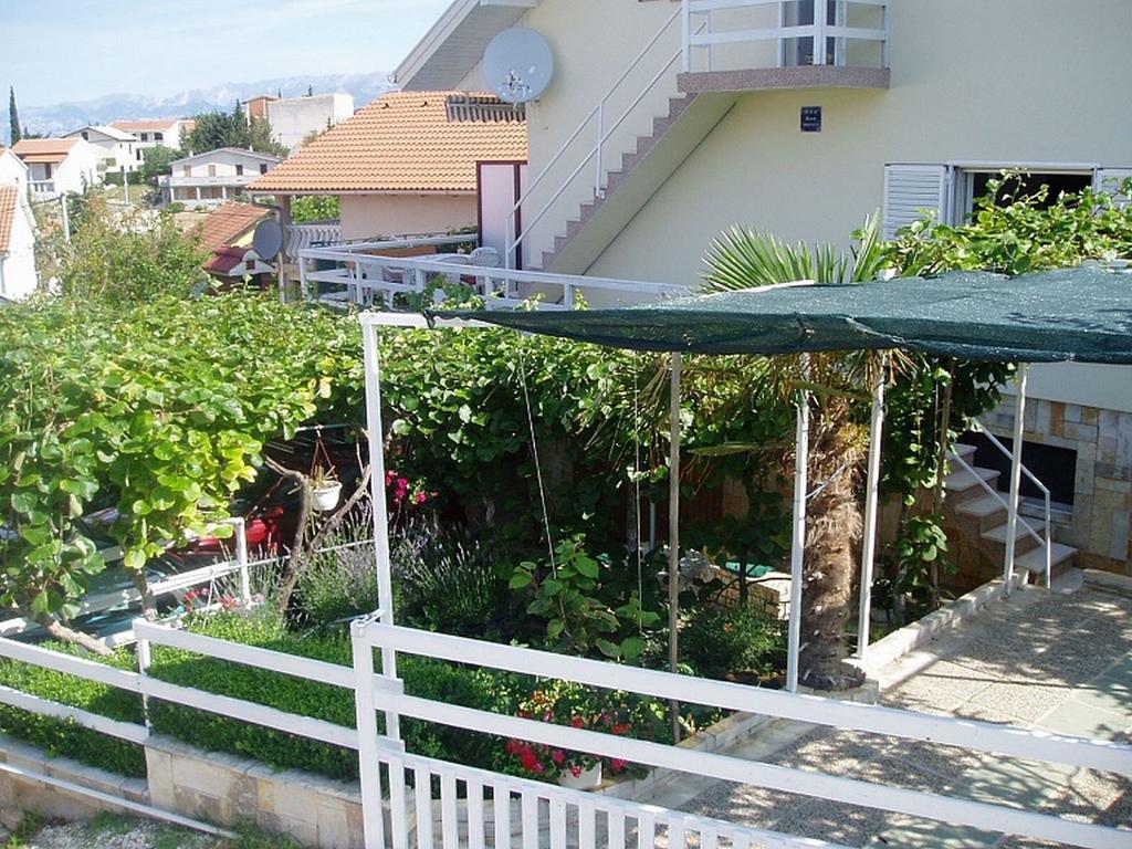 Kiwi Apartments Gornji Karin Luaran gambar