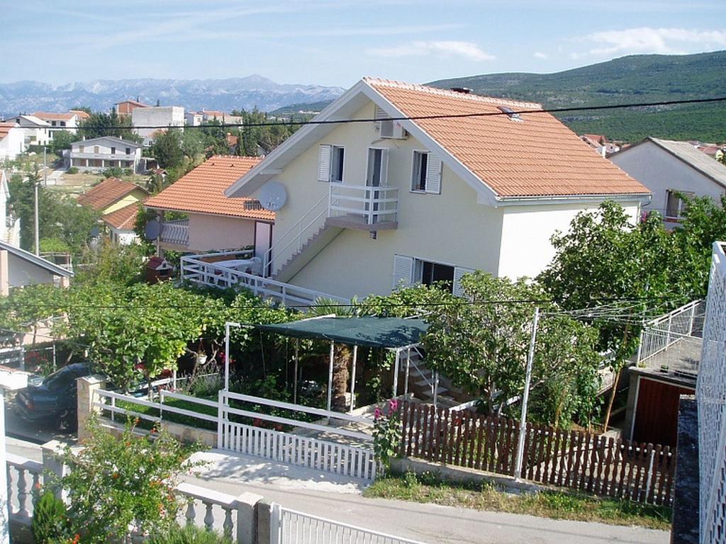 Kiwi Apartments Gornji Karin Luaran gambar