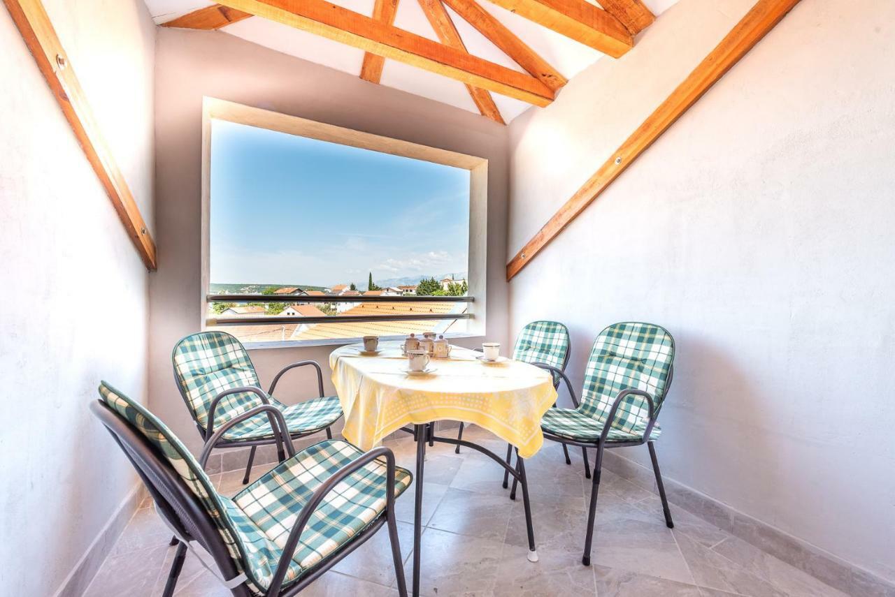 Kiwi Apartments Gornji Karin Luaran gambar