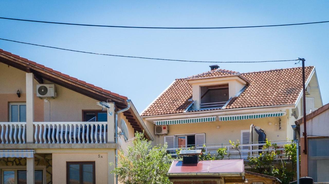 Kiwi Apartments Gornji Karin Luaran gambar