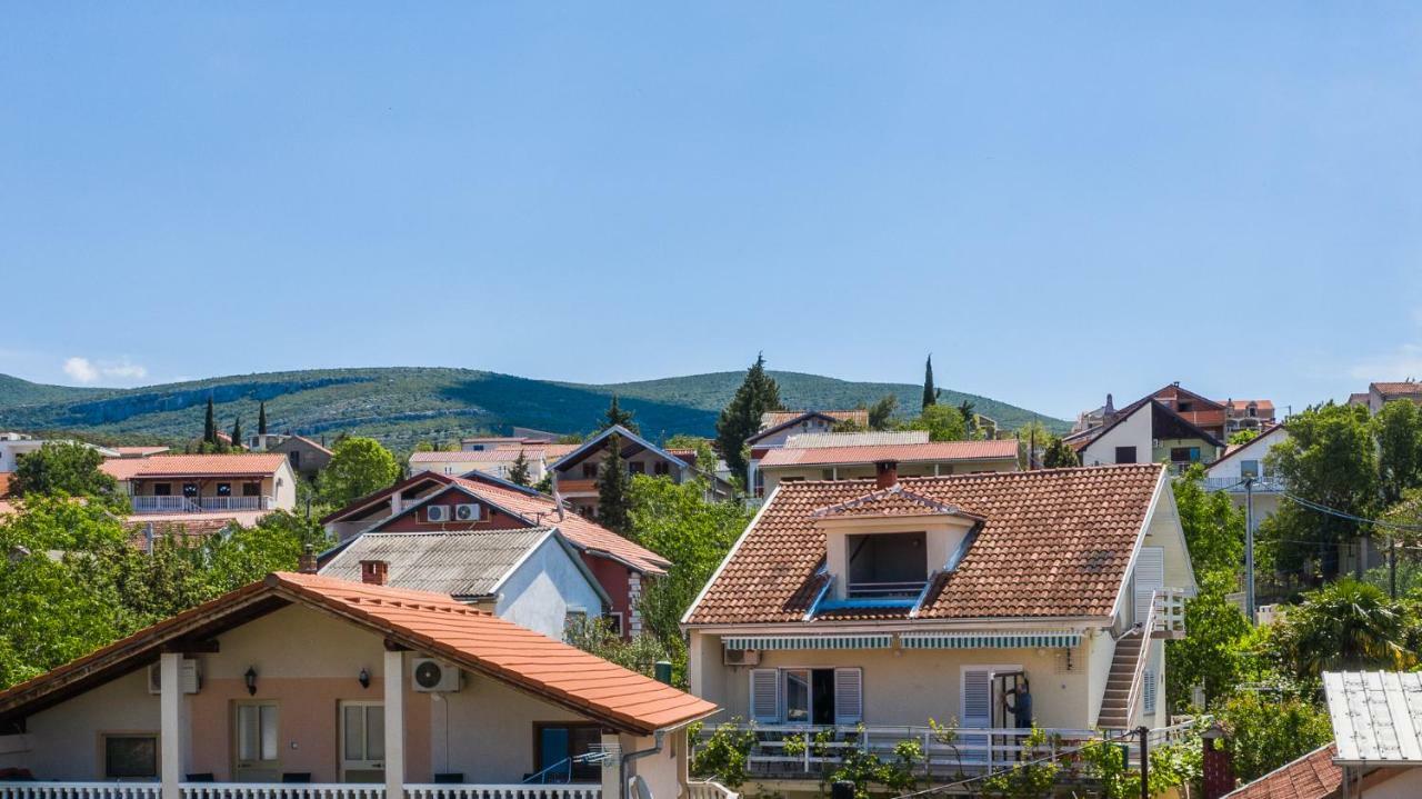 Kiwi Apartments Gornji Karin Luaran gambar