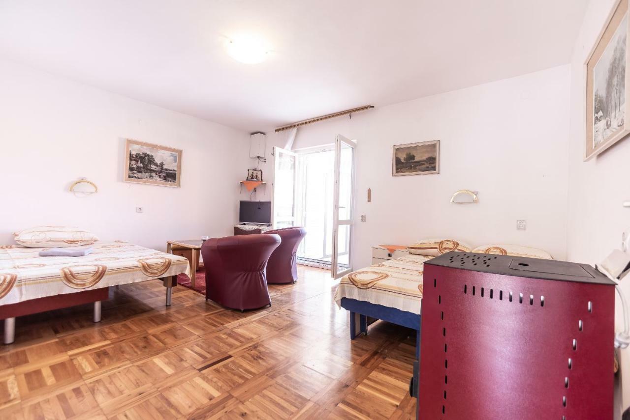 Kiwi Apartments Gornji Karin Luaran gambar