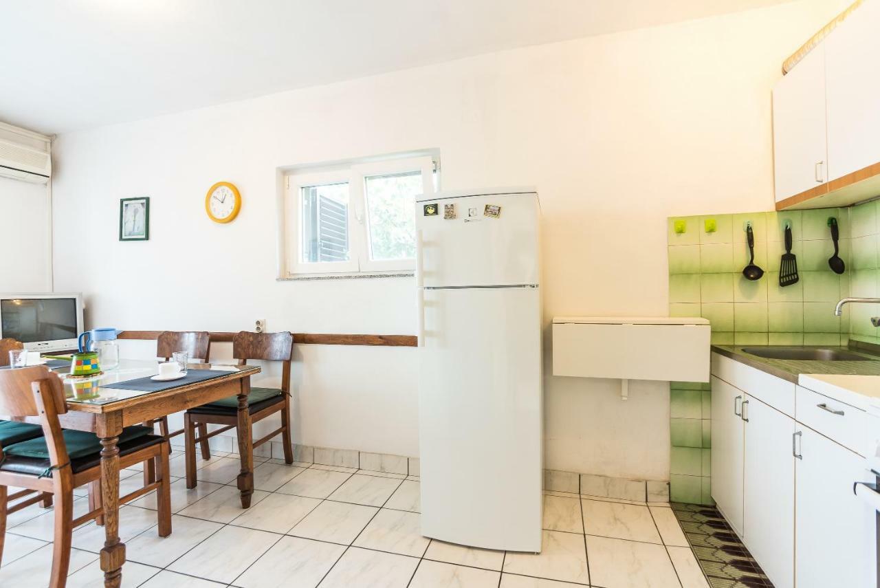 Kiwi Apartments Gornji Karin Luaran gambar