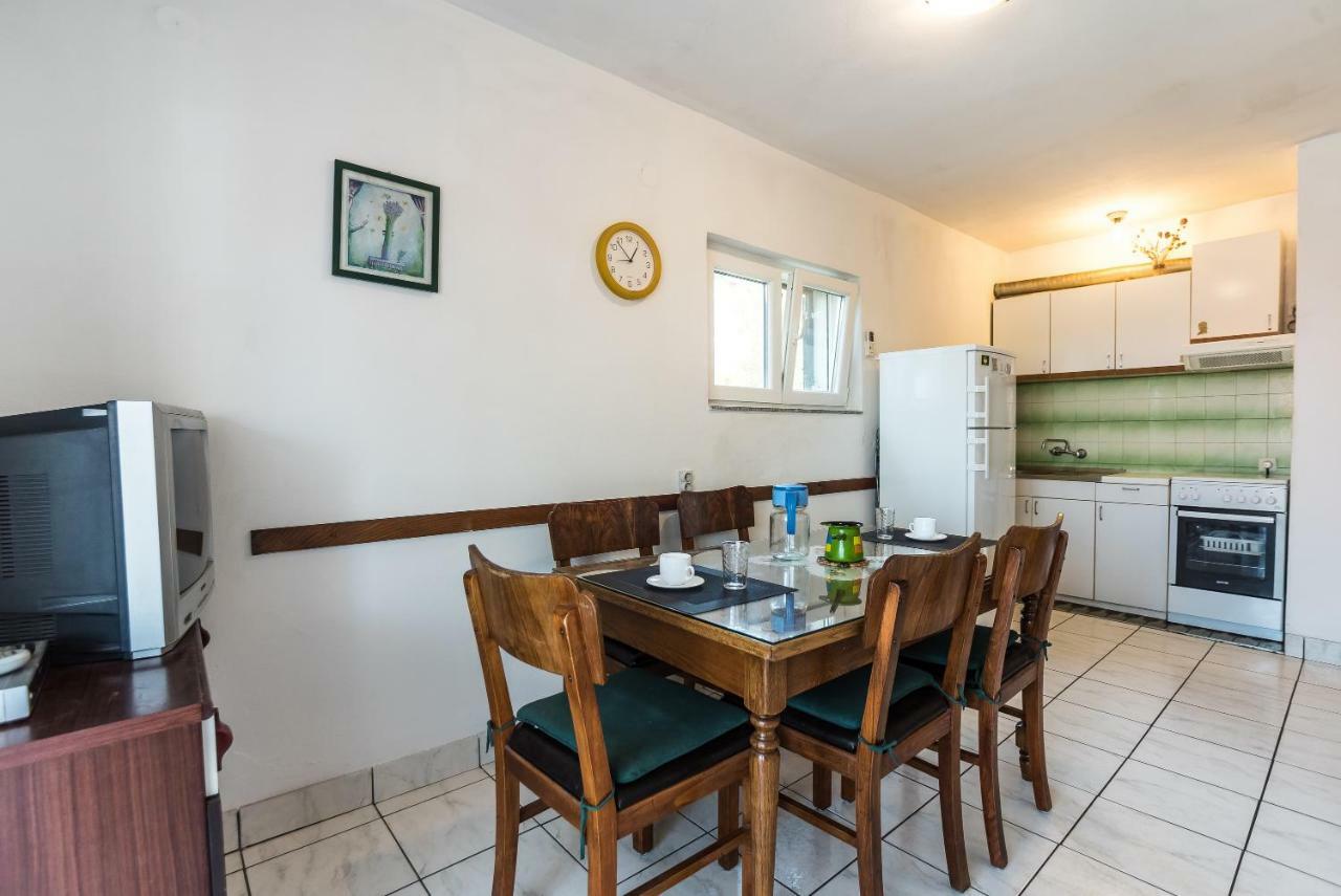 Kiwi Apartments Gornji Karin Luaran gambar