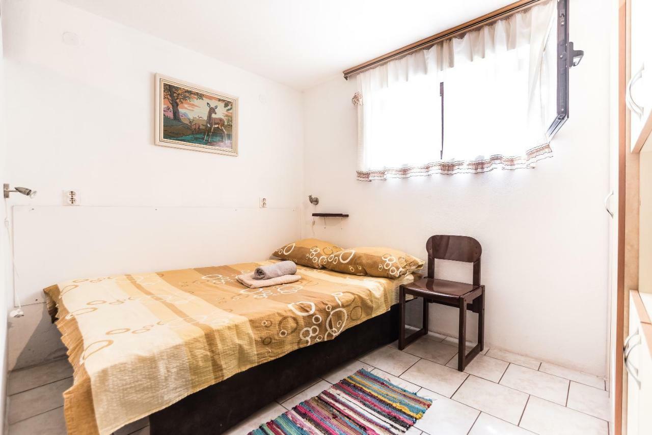 Kiwi Apartments Gornji Karin Luaran gambar