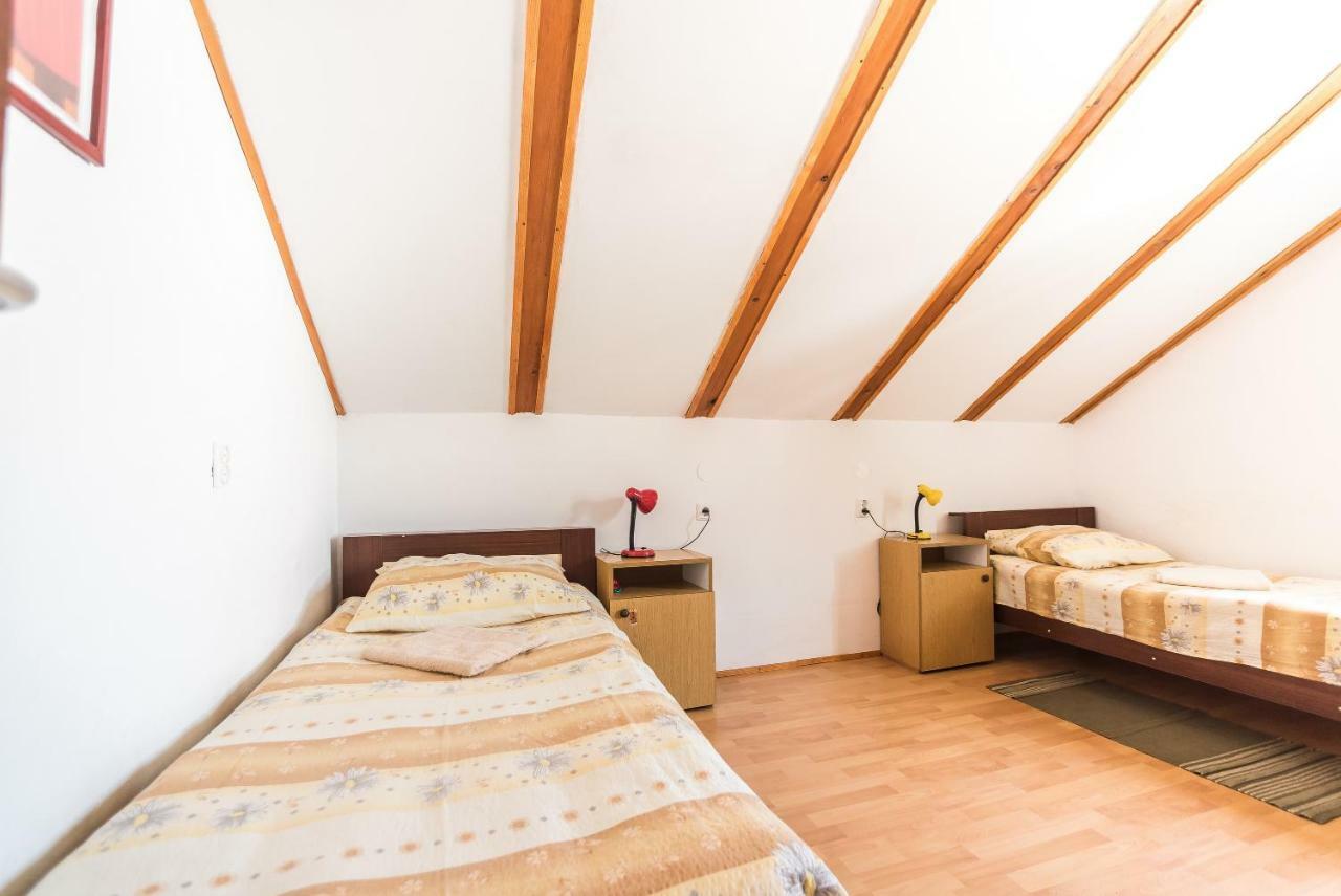 Kiwi Apartments Gornji Karin Luaran gambar