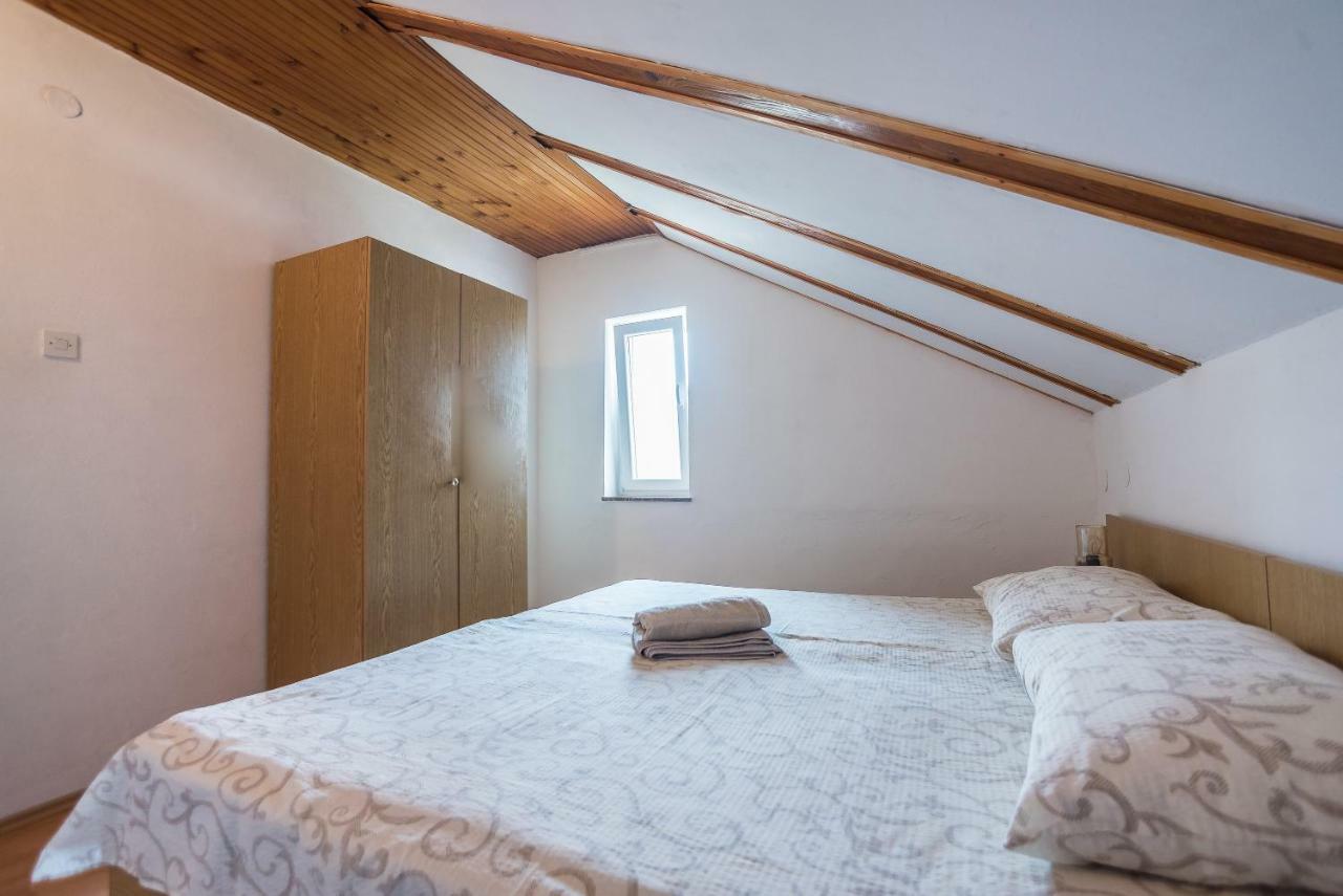 Kiwi Apartments Gornji Karin Luaran gambar