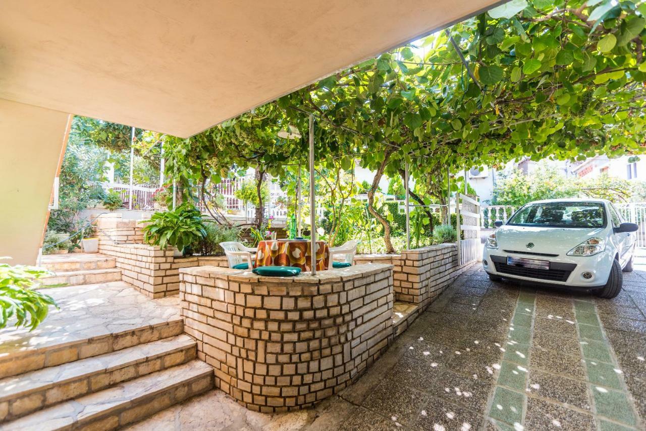 Kiwi Apartments Gornji Karin Luaran gambar