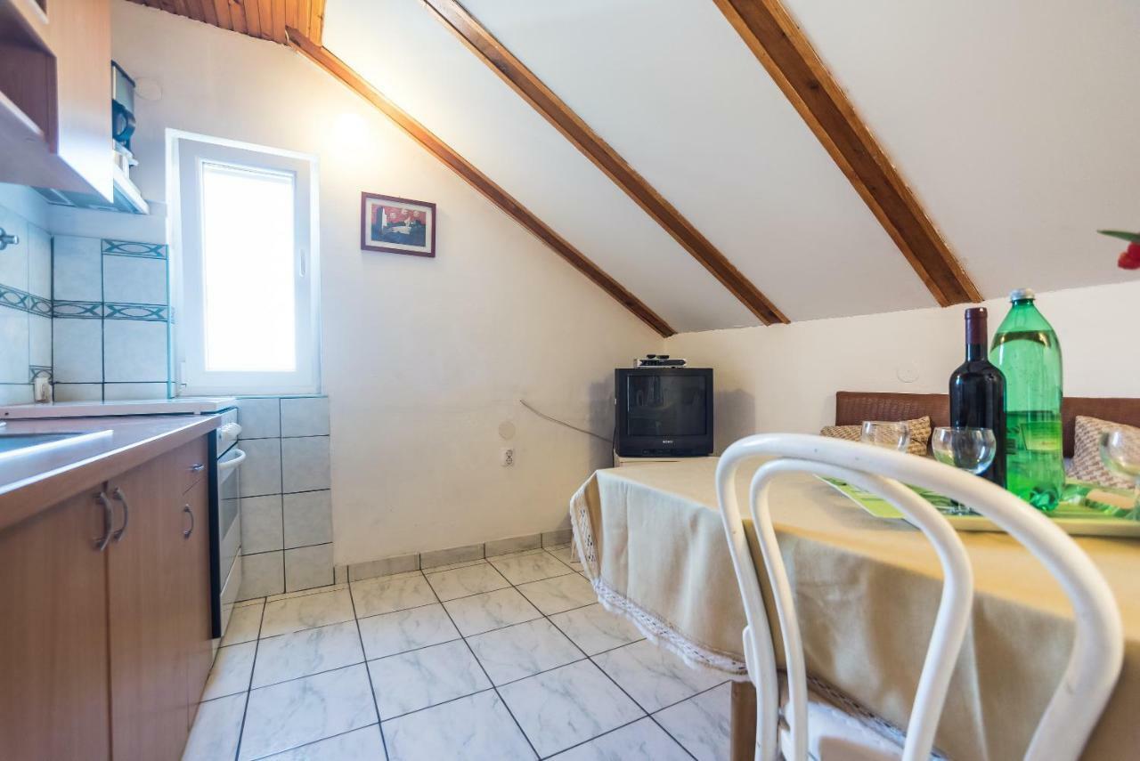 Kiwi Apartments Gornji Karin Luaran gambar