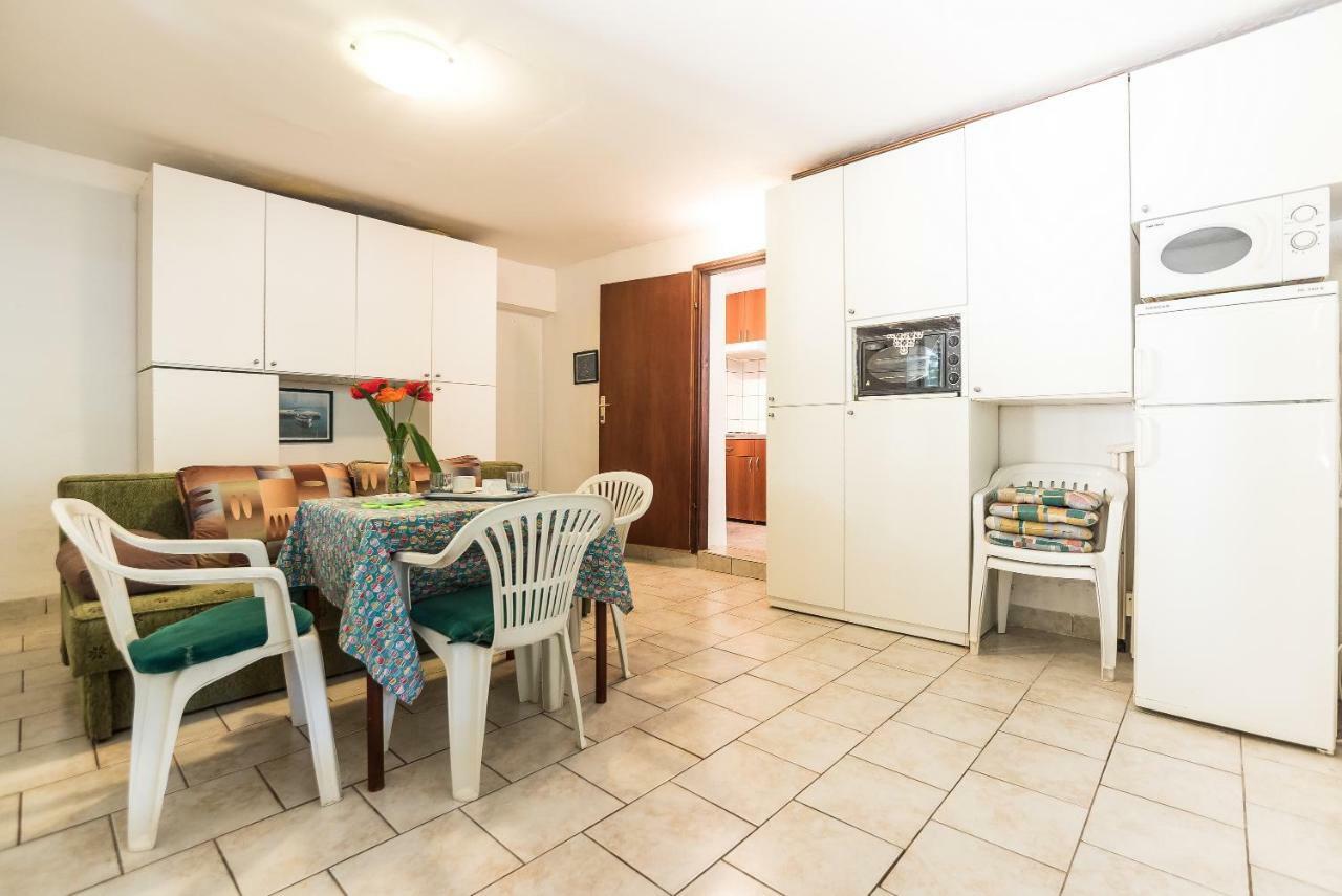 Kiwi Apartments Gornji Karin Luaran gambar