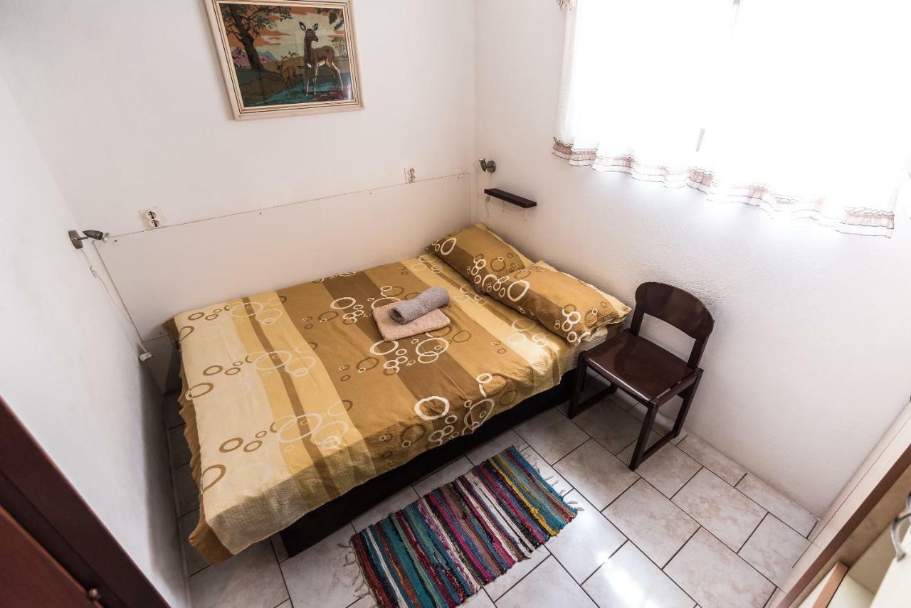 Kiwi Apartments Gornji Karin Luaran gambar